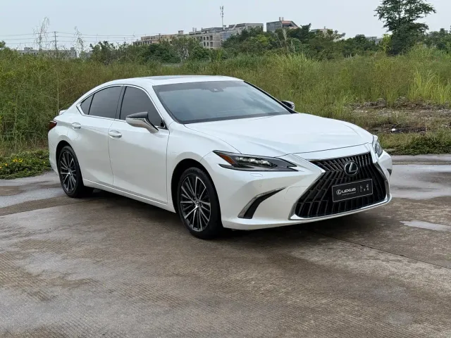 Lexus ES — Фото автомобиля 3