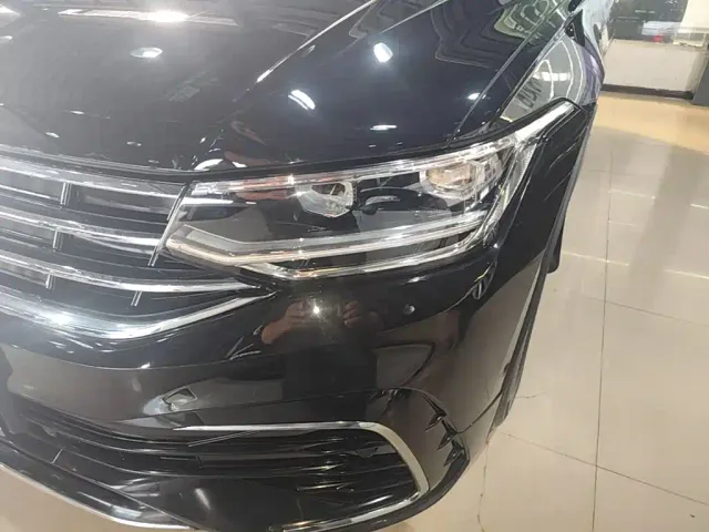 Volkswagen Tiguan L — Фото автомобиля 23