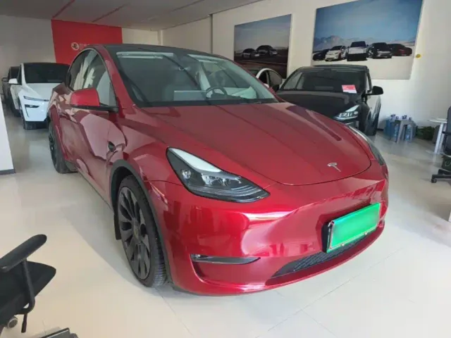 Tesla Model Y — Фото автомобиля 3