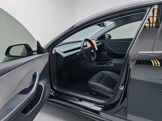 Tesla Model 3 — Фото автомобиля 5