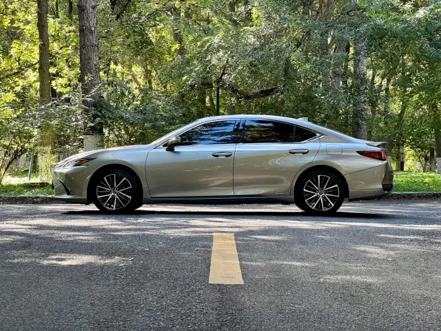 Lexus ES — Фото автомобиля 13