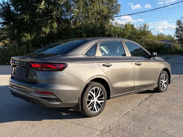 Geely Emgrand — Фото автомобиля 8