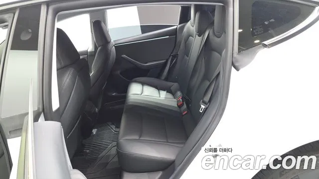 Tesla Model 3 — Фото автомобиля 12