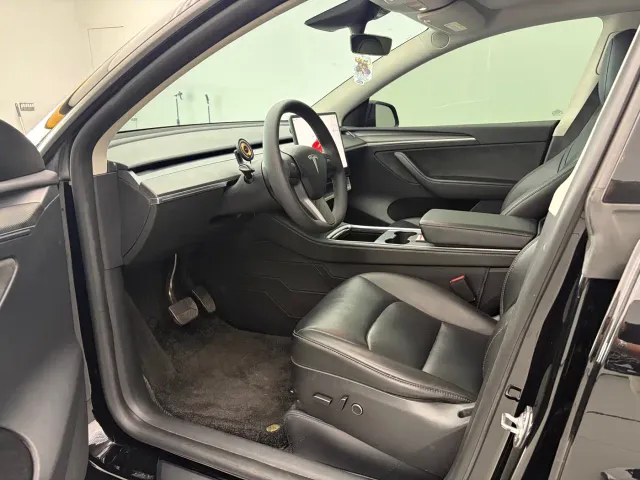 Tesla Model Y — Фото автомобиля 4