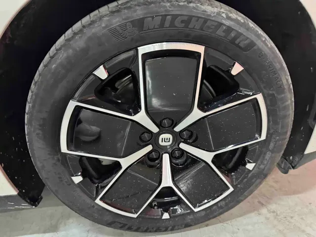 Xiaomi SU7 — Фото автомобиля 24