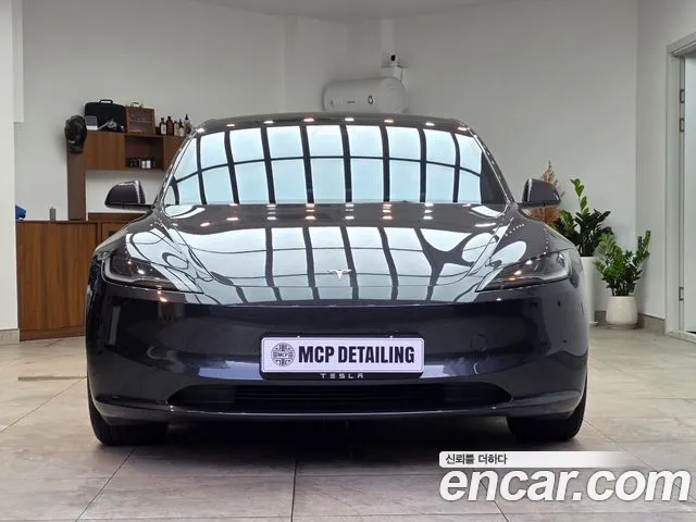Фотография автомобиля — Tesla Model 3
