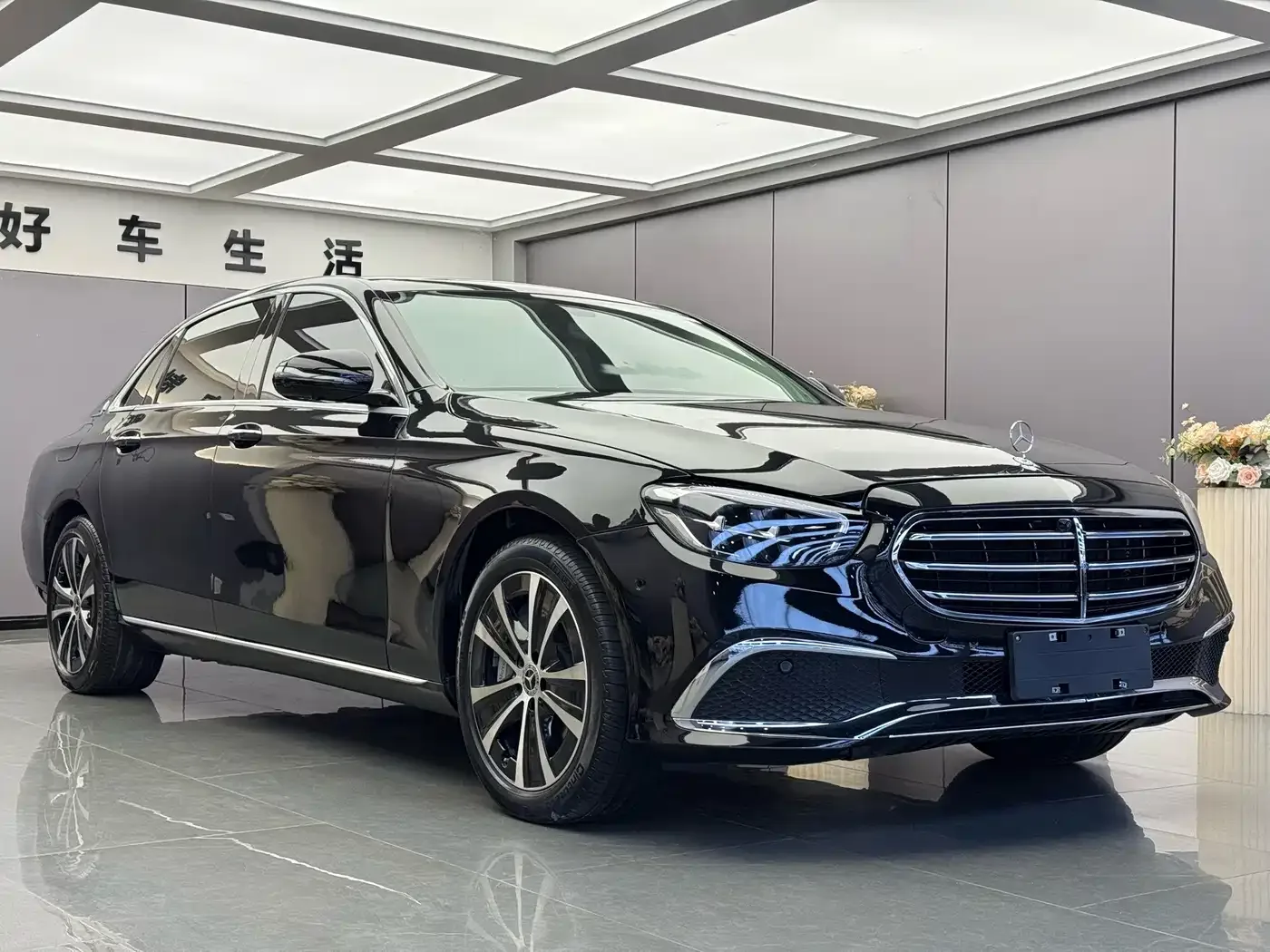 Mercedes-Benz Mercedes-Benz E-Class New Energy 2022 E 350 e L Plug-in Hybrid Sports Sedan — Фото автомобиля 3