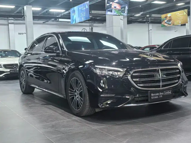 Mercedes-Benz E-Class — Фото автомобиля 2