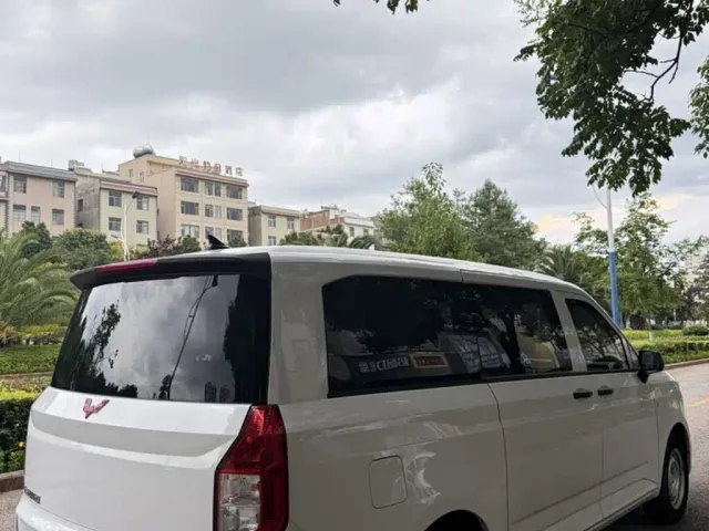 Wuling Zhengcheng — Фото автомобиля 23