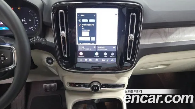 Volvo XC40 — Фото автомобиля 14