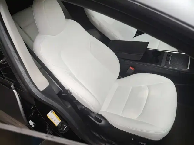 Tesla Model Y — Фото автомобиля 24