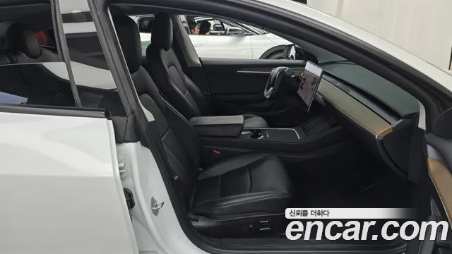 Tesla Model 3 — Фото автомобиля 11