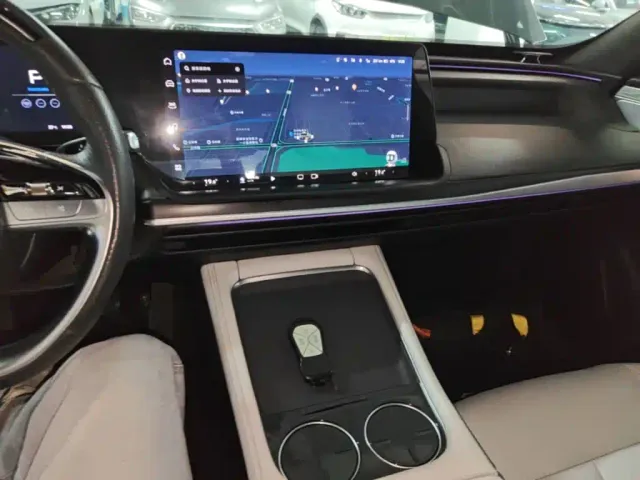 Xpeng P7 — Фото автомобиля 12