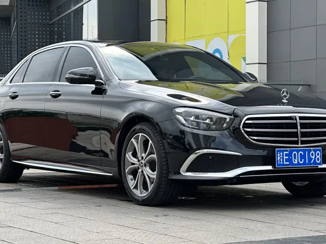 Mercedes-Benz E-Class — Фото автомобиля 3