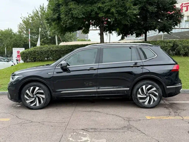 Volkswagen Tiguan L — Фото автомобиля 3
