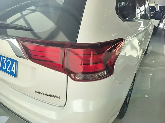 Mitsubishi Outlander — Фото автомобиля 7