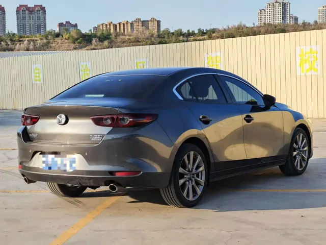 Mazda Axela — Фото автомобиля 4