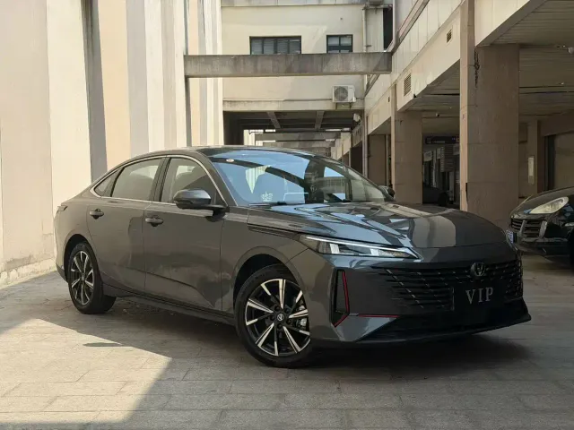 Changan Eado — Фото автомобиля 3