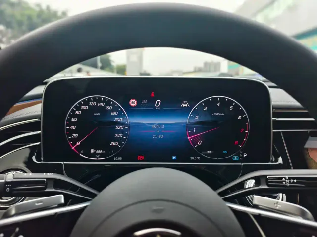 Mercedes-Benz E-Class — Фото автомобиля 20