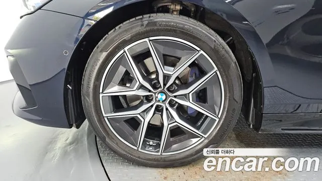 BMW 5 Series — Фото автомобиля 5
