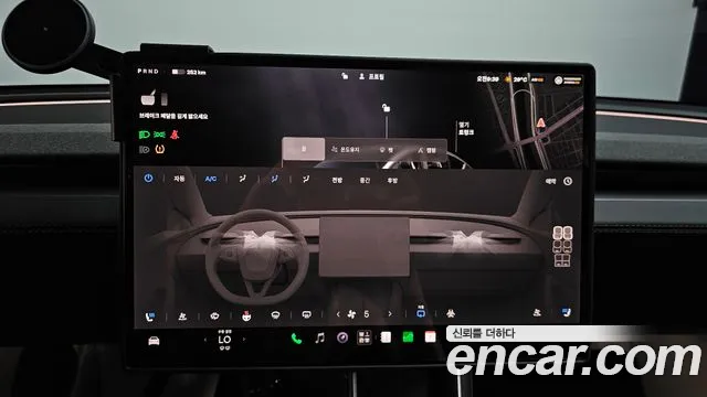 Tesla Model Y — Фото автомобиля 13