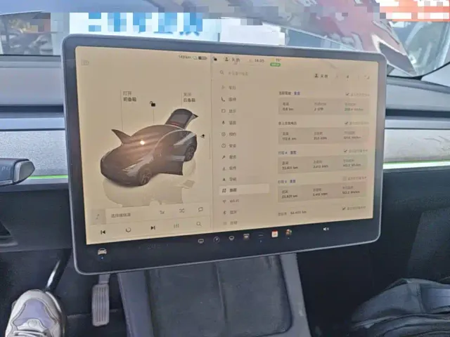 Tesla Model Y — Фото автомобиля 12