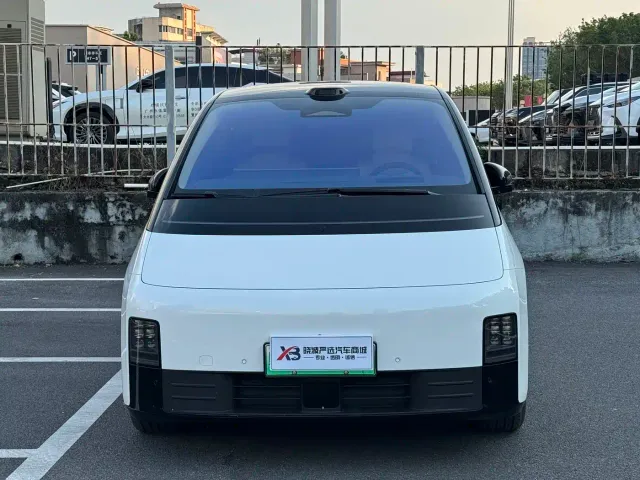 Li Auto MEGA — Фото автомобиля 2