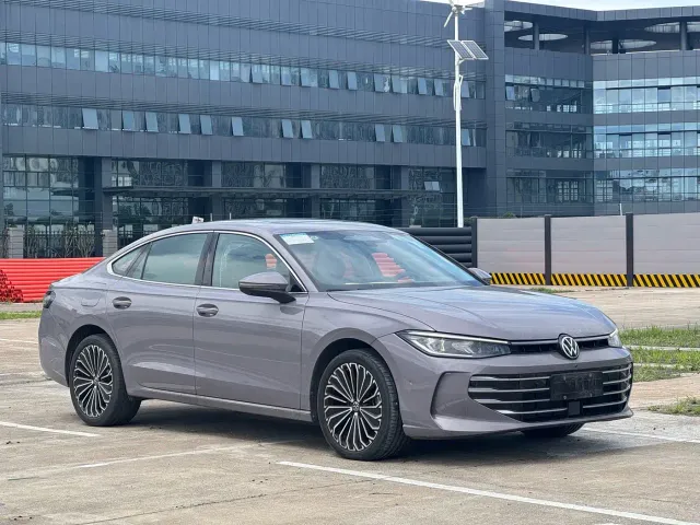 Volkswagen Passat — Фото автомобиля 3