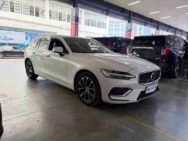 Volvo V60 — Фото автомобиля 2