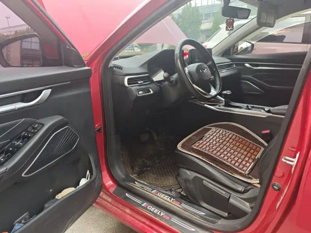 Geely Emgrand — Фото автомобиля 13