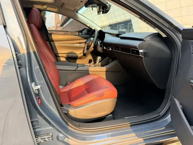 Mazda Axela — Фото автомобиля 3