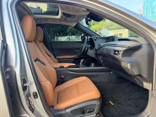 Lexus UX — Фото автомобиля 10
