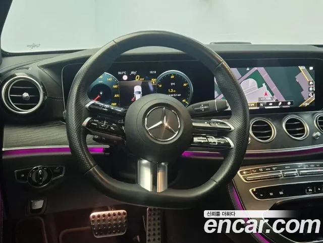 Mercedes-Benz E-Class — Фото автомобиля 3