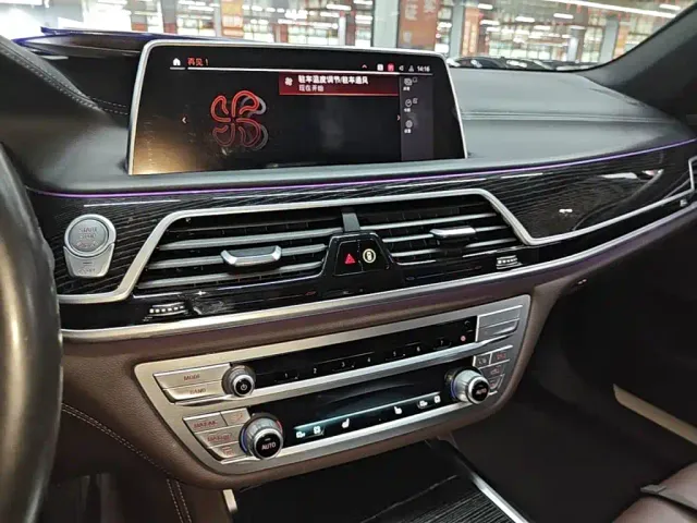 BMW 7 Series — Фото автомобиля 12
