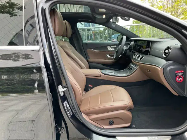 Mercedes-Benz E-Class — Фото автомобиля 20