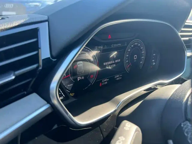 Audi Q3 — Фото автомобиля 8