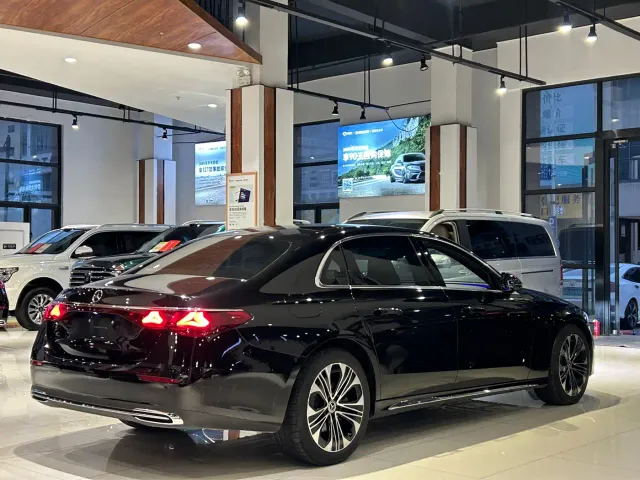 Mercedes-Benz E-Class — Фото автомобиля 26