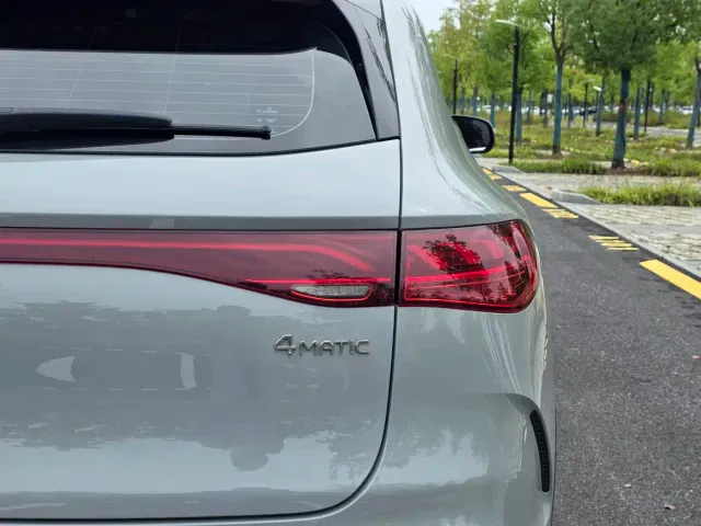 Mercedes-Benz EQE SUV — Фото автомобиля 24