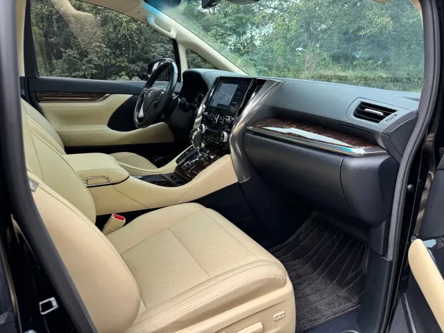 Toyota Alphard — Фото автомобиля 11