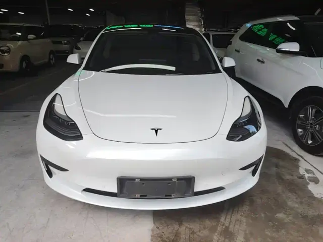 Tesla Model 3 — Фото автомобиля 2