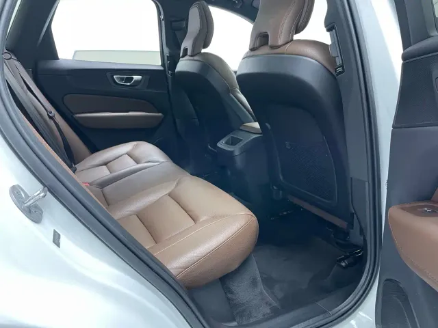 Volvo XC60 — Фото автомобиля 7