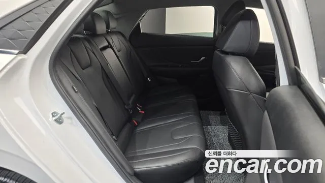 Hyundai Avante CN7 — Фото автомобиля 11