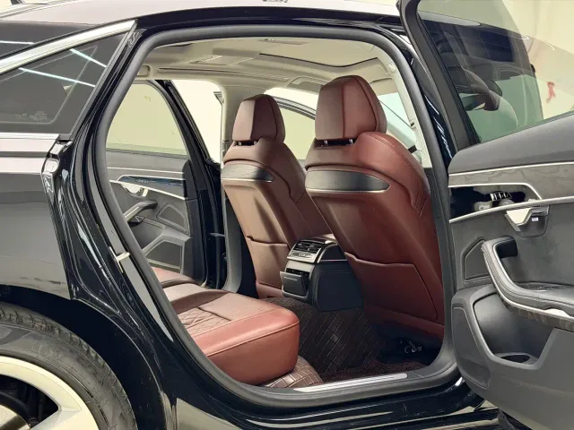 Audi A8 — Фото автомобиля 10