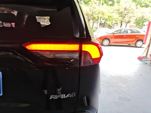 Toyota RAV4 — Фото автомобиля 7