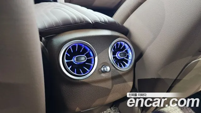 Mercedes-Benz E-Class — Фото автомобиля 29