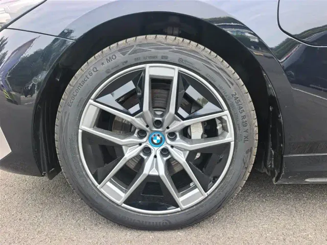 BMW BMW i5 2024 eDrive 35L Premium Luxury Package — Фото автомобиля 8