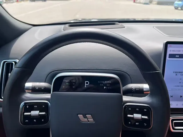 Li Auto L8 — Фото автомобиля 14