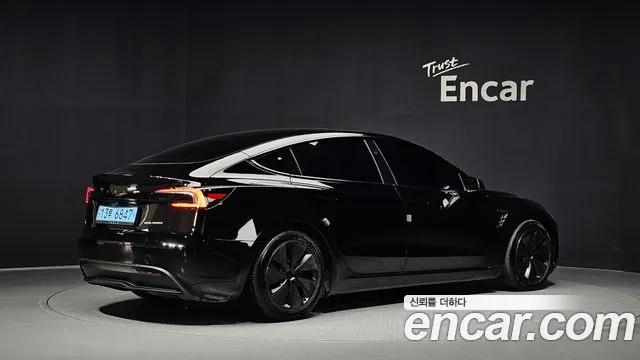 Tesla Model 3 — Фото автомобиля 2