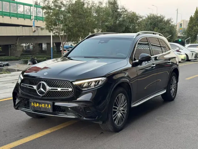 Фотография автомобиля — Mercedes-Benz GLC-Class