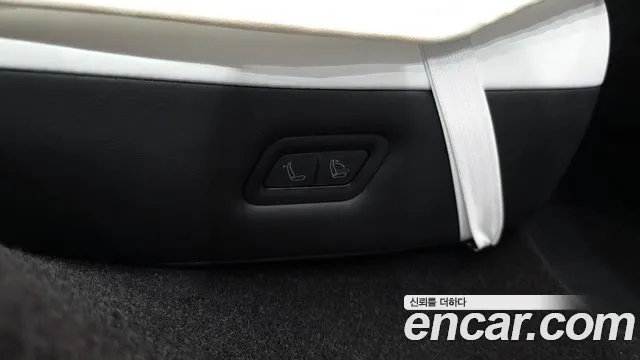 Tesla Model Y — Фото автомобиля 28